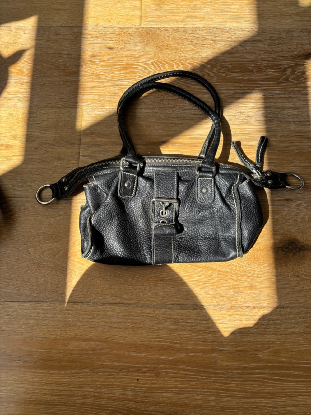 Roots- vintage- Black Leather Women's Shoulder Bag